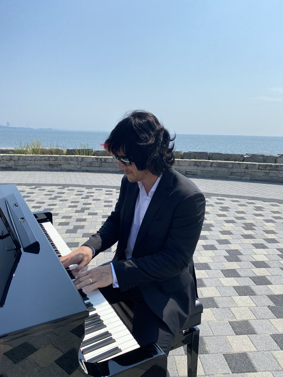 KarenKBurrows's tweet photo. We filmed @olreid on the HOTTEST day of the year and he absolutely killed it. Tune in to the #GGAwards Friday 7pm ET on @CBC @cbcgem to see his gorgeous performance in honour of Catherine O’Hara! https://t.co/FIf07Ch4qO
