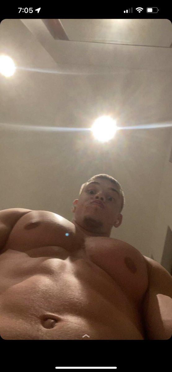favoritefrt123's tweet photo. Big pecs are such a weakness #muscles #gay #pecs #muscular #weak https://t.co/YyTfEtapHC