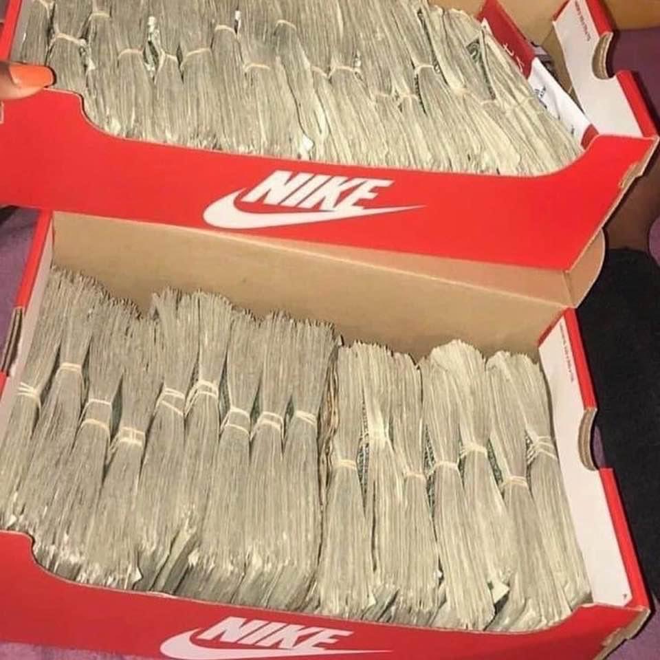 pleasureuu2's tweet photo. Don't ignore , retweet and this week you'll wake up with good news 🍀 💰 💰💰 https://t.co/Mb1jAKzwF5
