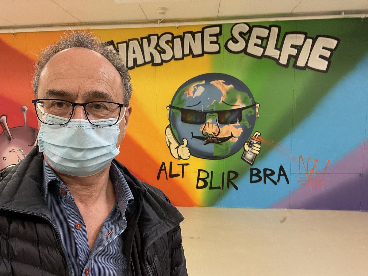 I dag har jeg fått min tredje dose koronavaksine i en situasjon med høy smitte – og i hovedstaden med oppfordring om munnbind, ikke bare i vaksinesentre, men også på kjøpesentre og i butikker, kollektivtrafikk og taxi. 👍