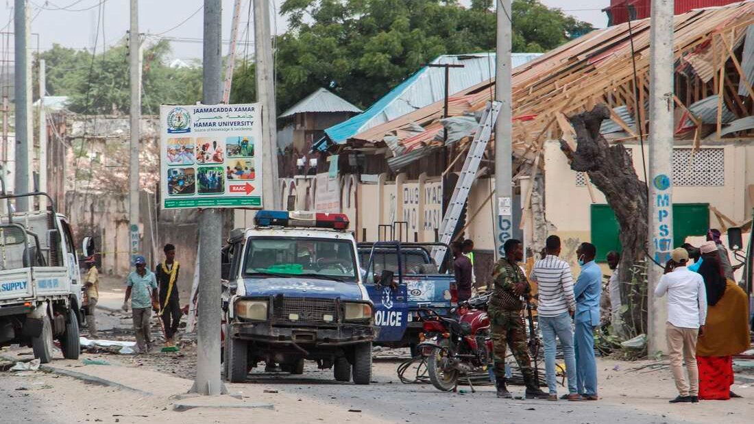ShabelleMedia's tweet photo. UPDATE: US, UK and Turkey have condemned a suicide bomb explosion in Mogadishu. Today's attack claimed by al Shabab has killed 8 people and wounded over a dozen. It's the 3rd suicide attack on Mogadishu this month. https://t.co/yawOg2y3lh