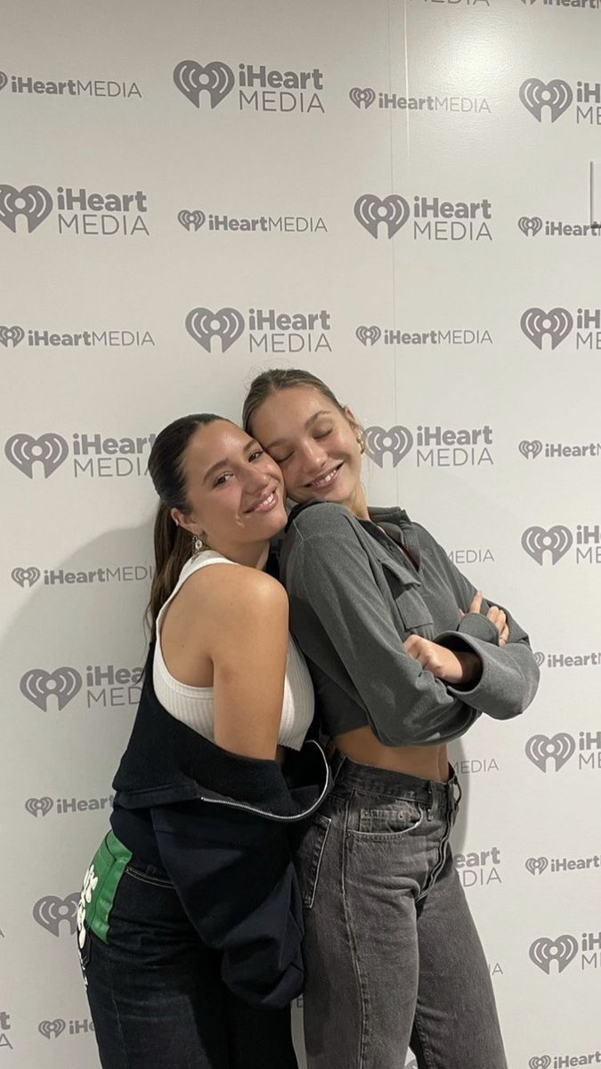 happyforkz's tweet photo. my favorite duo since forever <3

@kenzie @maddieziegler https://t.co/PrEWI3zpo6