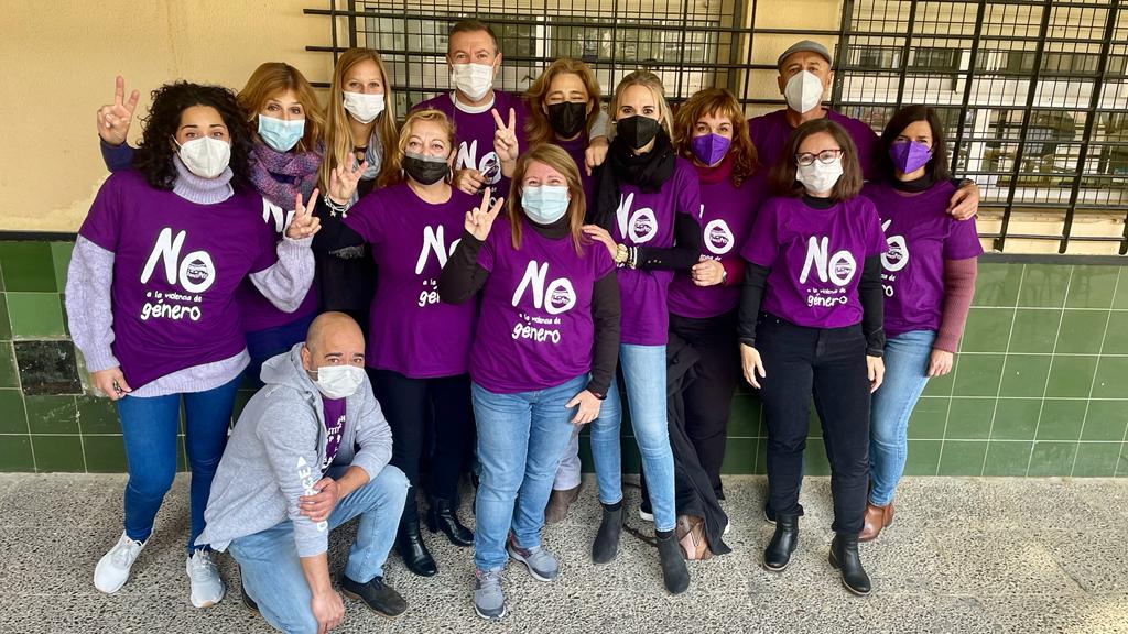 IesSanctiPetri's tweet photo. 🟣 Un año más, desgraciadamente, el profesorado de nuestro centro sigue luchando sin descanso contra la violencia de género. 🟣 #iessanctipetri #25n #díainternacionalcontralaviolenciadegénero #9meses9causas #mes2 #causa2 #prevencióndelaviolenciadegénero #escuelaespaciodepaz https://t.co/BhINSX5Mgp