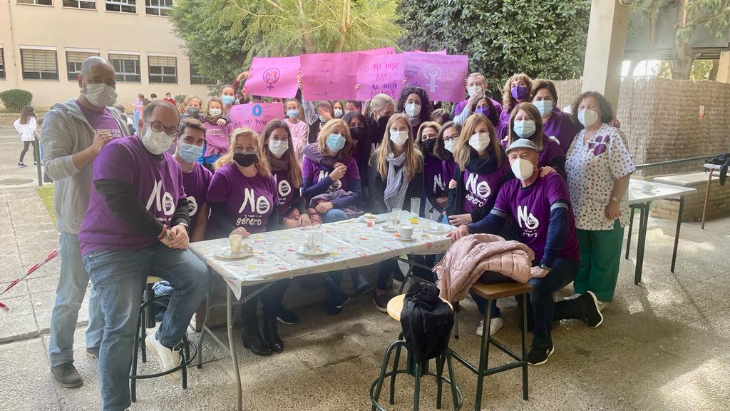 IesSanctiPetri's tweet photo. 🟣 Un año más, desgraciadamente, el profesorado de nuestro centro sigue luchando sin descanso contra la violencia de género. 🟣 #iessanctipetri #25n #díainternacionalcontralaviolenciadegénero #9meses9causas #mes2 #causa2 #prevencióndelaviolenciadegénero #escuelaespaciodepaz https://t.co/BhINSX5Mgp