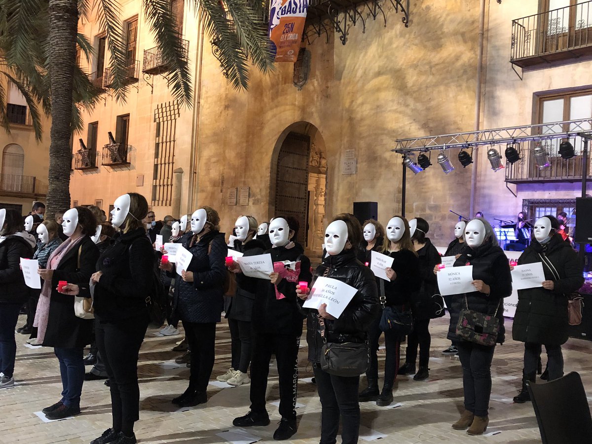 cucalacuca's tweet photo. #25N #elche #NiUnaMas https://t.co/V2mjuIHv9W