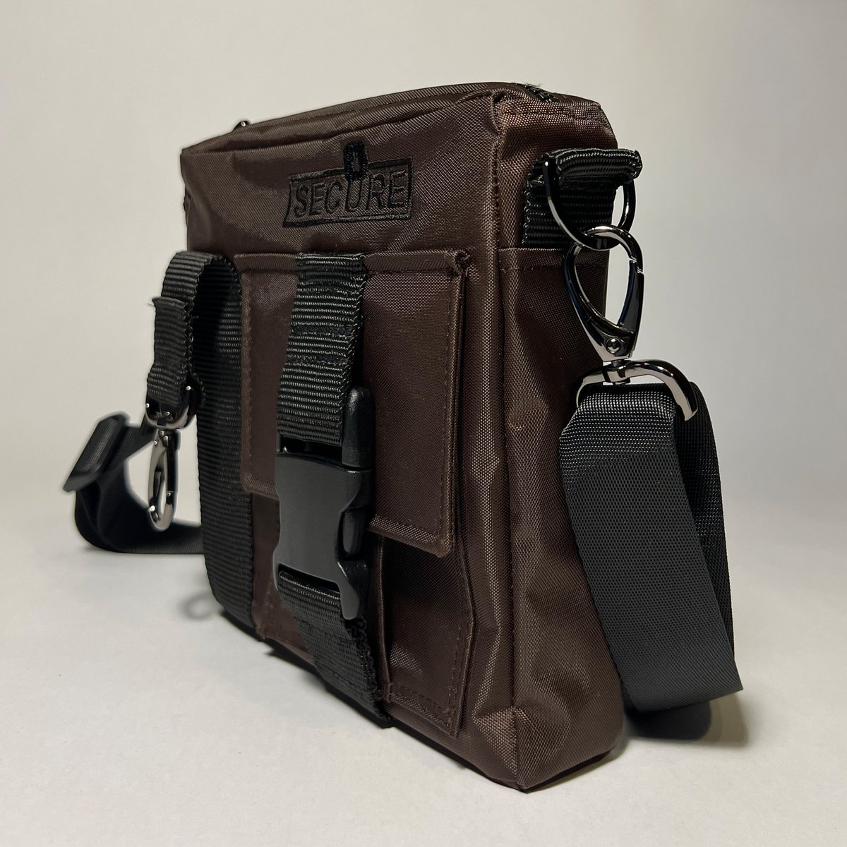 Isakdouah's tweet photo. I make these crossbody bags myself from scratch! it cost $0.00 to rt and help me grow! 💞 https://t.co/I612TxQ8lC https://t.co/pg1v2cr99n