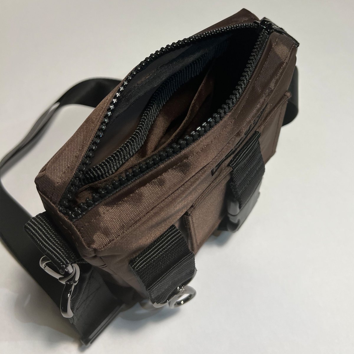 Isakdouah's tweet photo. I make these crossbody bags myself from scratch! it cost $0.00 to rt and help me grow! 💞 https://t.co/I612TxQ8lC https://t.co/pg1v2cr99n