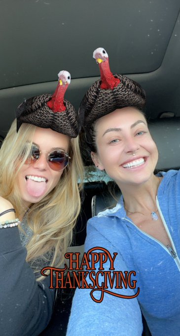 Happy thanksgiving 🍁🍁🍁🍁🍁from reina and I @make_it_reina https://t.co/SoR75gW6QB<a class="tags" href="/tag/make_it_reina">@make_it_reina</a><a href="/tag/onmfc"class="tags"><span>#onmfc</span></a>
