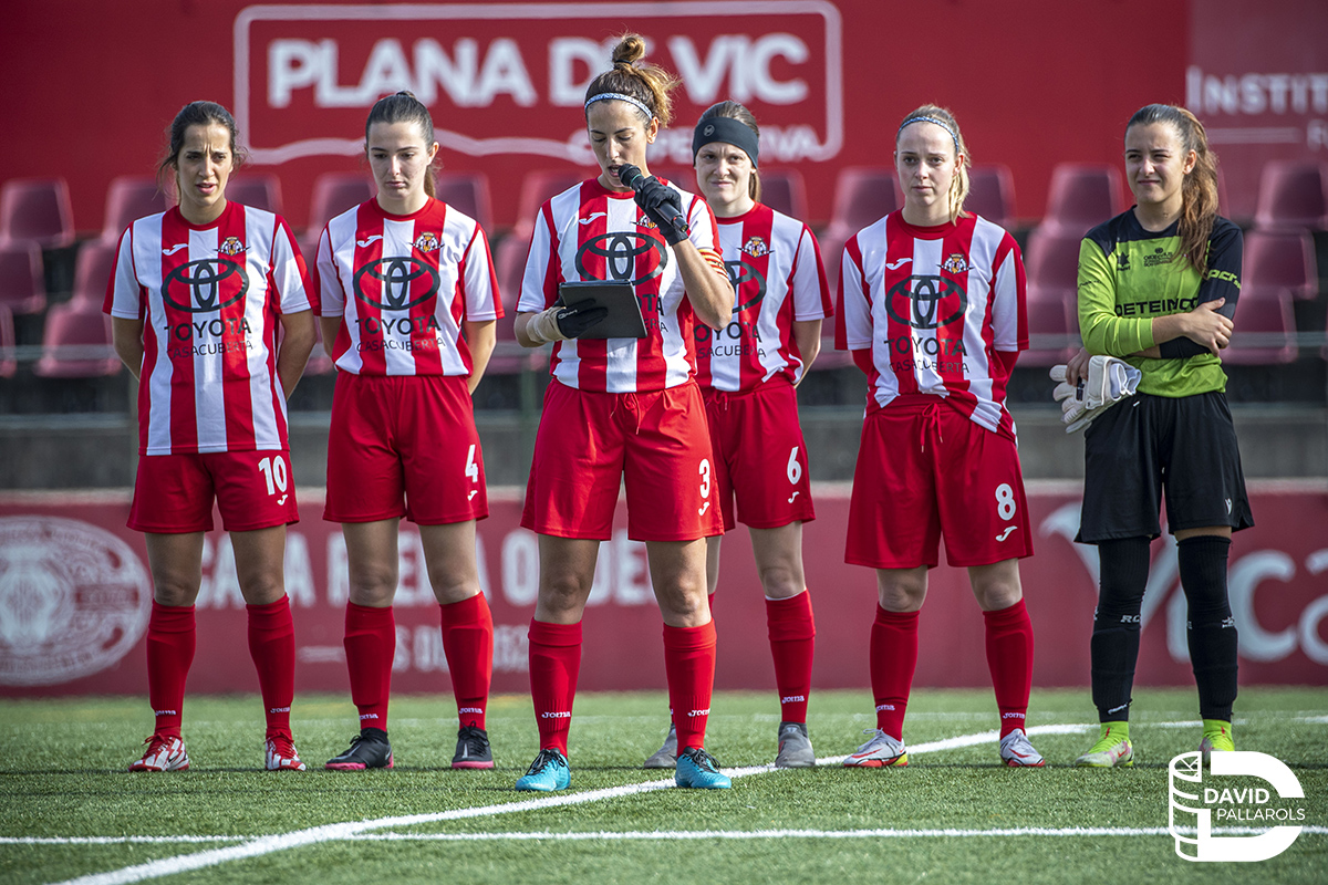 UEVic_'s tweet photo. #25N 💜✊

➡️ Abans dels partits UE Vic-FC Santboià de #1cat2 i UE Vic-CE Premià de Segona Divisió femenina del passat cap de setmana, es va fer la lectura del manifest 📃 de l'Esport contra la violència masclista.

#SomUEVic 🔴⚪️
#UEVicFemeni #futfem #futbolcat https://t.co/IoetIIoLz0