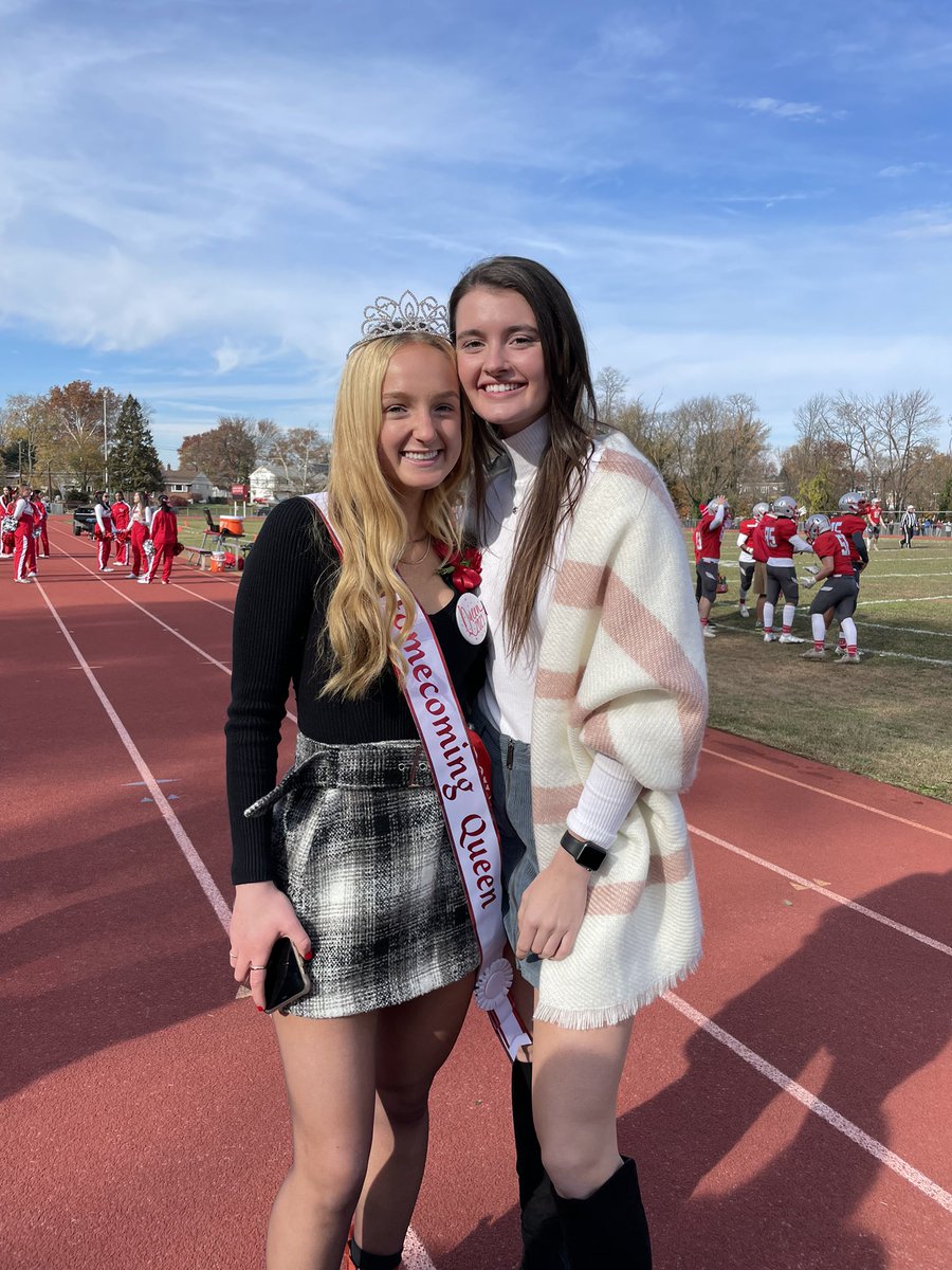 Gotta love one HTGS Queen passing off the crown to another! Love these ladies! Congrats Grace!! 👸🏼❤️👑 #HTsfinest #HTGSroyalty #QueenG <a href="/htgirlssoccer/">HT GIRLS SOCCER</a> <a href="/HadTwpSports/">HT Sports</a>