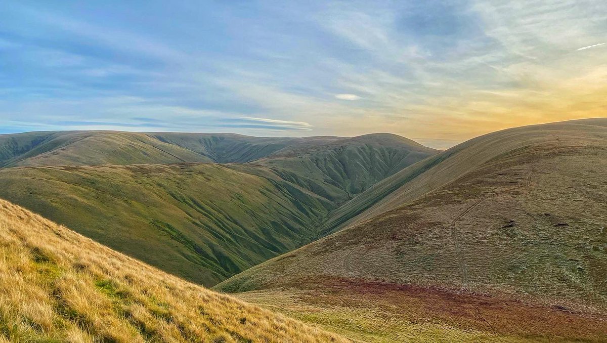 oldcrofthouse's tweet photo. #frostywalks #fellwalking #freedomtoexplore #howgillfells #thecalf #simonsseat #middleton #langdalevalley #langdalebeck #langdaleadventure #yorkshiredalesnationalpark #hiddengems #walkingadventures #kirkbystephen #Cumbria #hikinguk #landscapephotography #landscapecaptures https://t.co/Q3hD1ws3HE