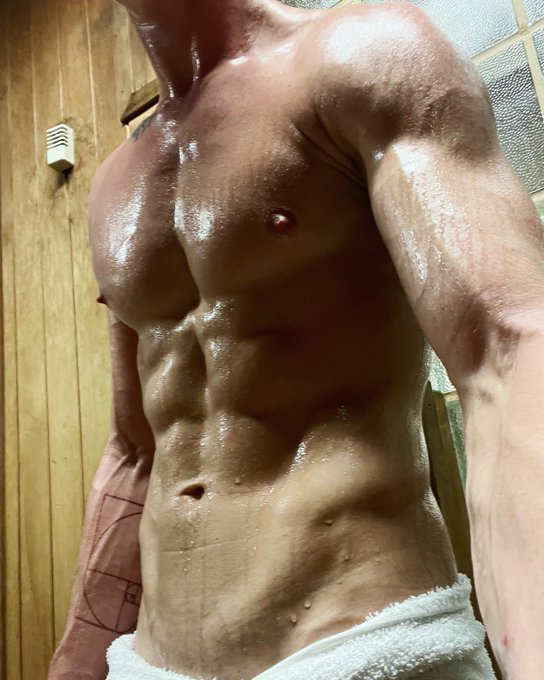 Happy thanksgiving everybody, do you prefer breast or thigh 🥵🦃 https://t.co/DeTceXs1CN