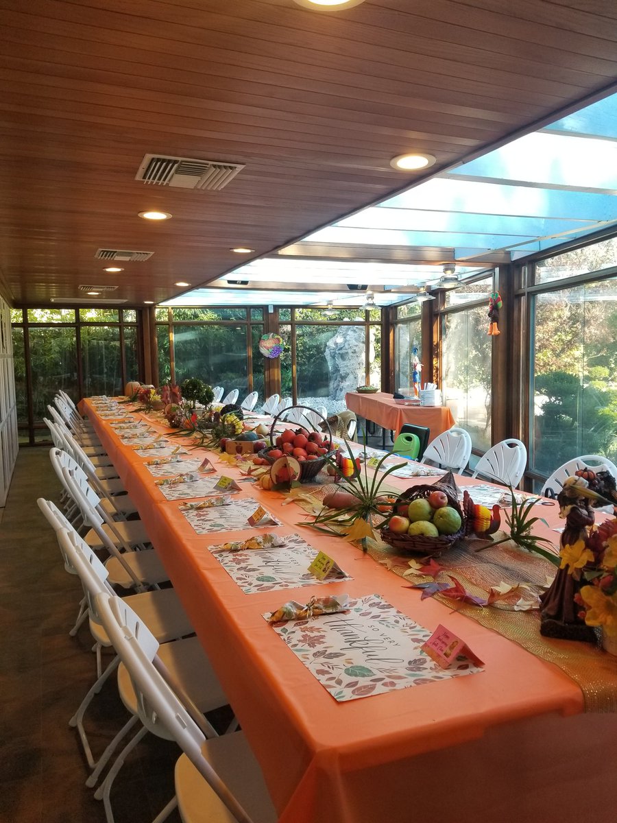 YLYFLR's tweet photo. @ANTHFood preview of the dining table for lunch - assigned seating for thanksgiving #anthfood https://t.co/TXoqOtEH4a