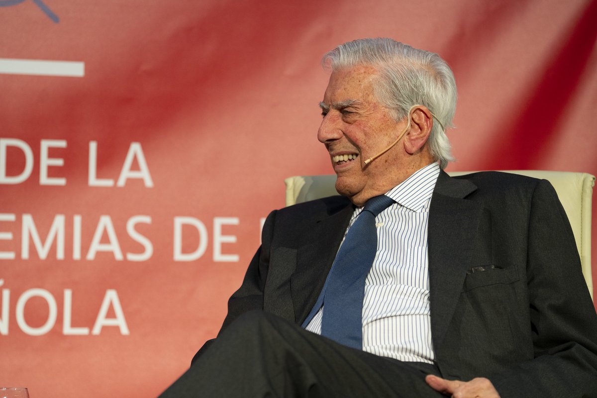 RAEinforma's tweet photo. El académico Mario Vargas Llosa ha sido elegido nuevo miembro de la Academia Francesa. Se convierte así en el primer integrante de la corporación con una obra exclusivamente en lengua extranjera.
Felicitamos al autor por tan merecido reconocimiento. https://t.co/PKRSz2RZKb https://t.co/ON6erOWYel