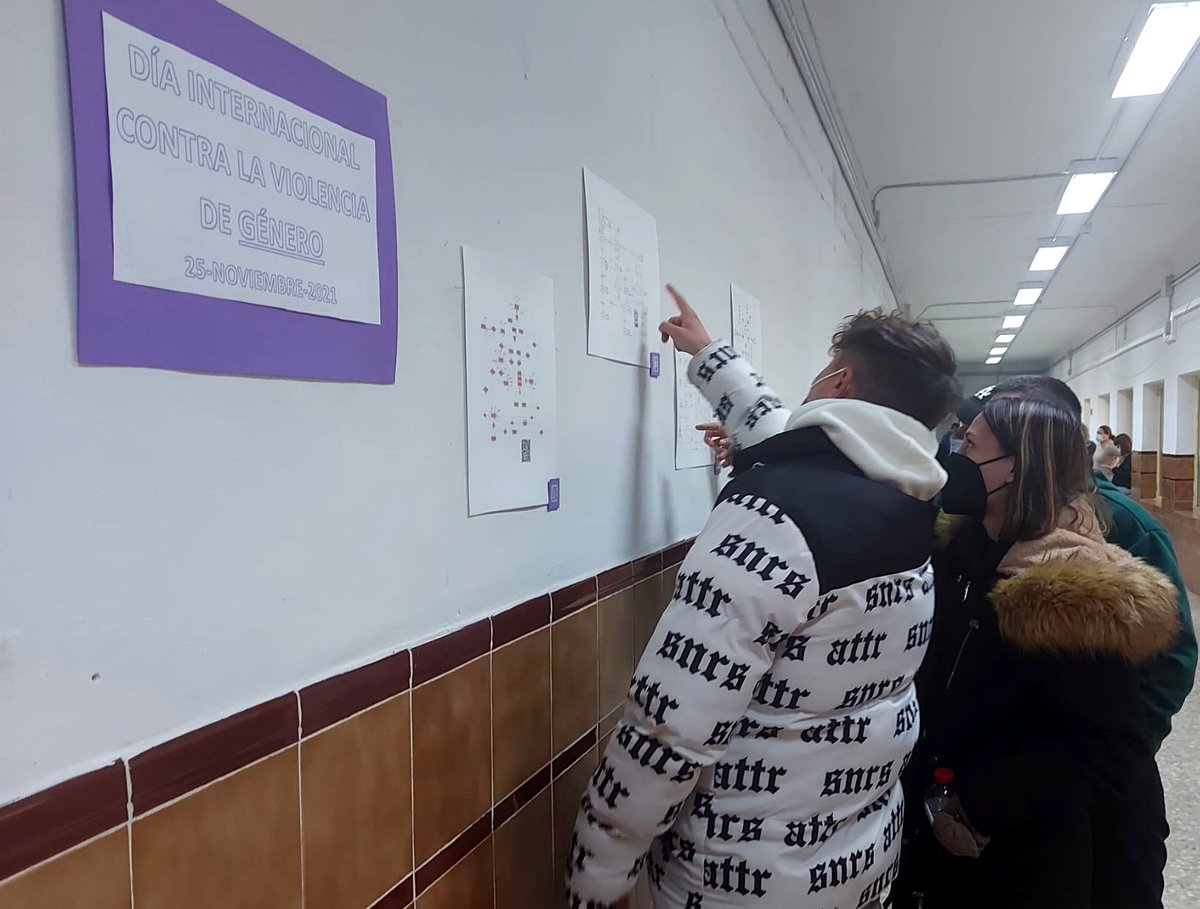 CIFPVirgen's tweet photo. #25Noviembre #stopviolenciadegenero #NiUnaMas #DAM1 y #DAW1 de #informática Han expuesto modelo entidad-relación y especificación de requisitos, de #BBDD con esta temática. https://t.co/2SWYUPR1ID