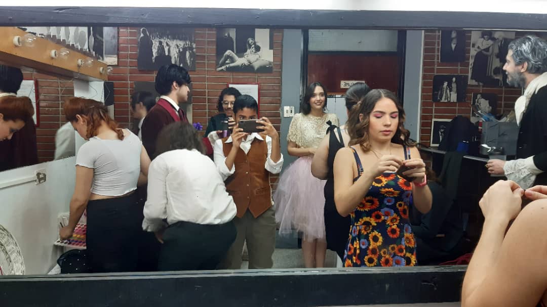 Y hoy nos preparamos para nuestra función de #ElAvaro de Molière en el marco del Festival de Artes Escénicas Franco Venezolano.

Gracias a <a href="/enlaucab/">UCAB</a> <a href="/CulturaUCAB/">Cultura UCAB</a> y <a href="/EmbaFrancia/">Francia en Venezuela 🇫🇷🇻🇪</a> por hacerlo posible.