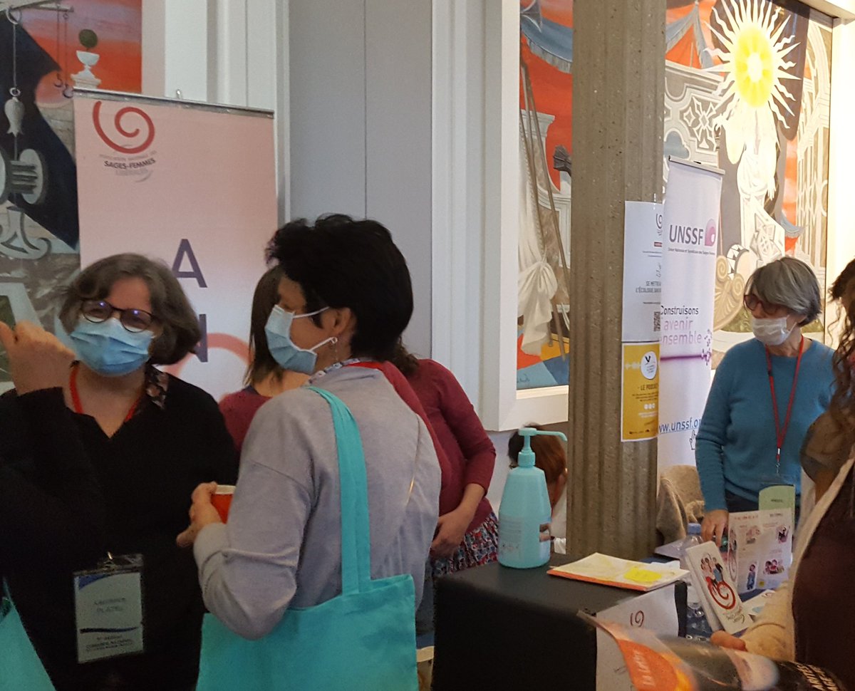 AnsflAsso's tweet photo. Si vous êtes au #CNSFL et n'êtes pas passées par le stand, n'hésitez pas à y faire un tour demain ! Nous sommes juste à côté de l'@ANESF_FR et de l'@ANSFO.
Et c'est probablement les meilleurs stands juste après ceux du café /thé 😉 https://t.co/iJ9rvnnwa7