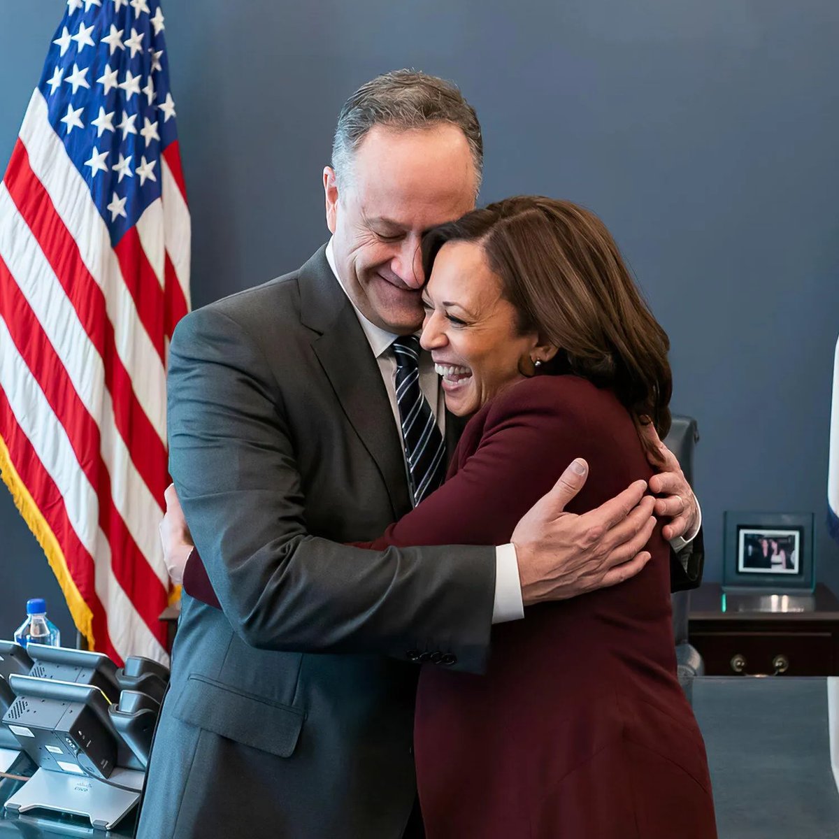 anyonewantchips's tweet photo. In her final appearance as First Lady, Melania Trump sported a $75K purse - so please skip the fake outrage over Kamala Harris’ thanksgiving cookware. https://t.co/UasIaqCzyZ