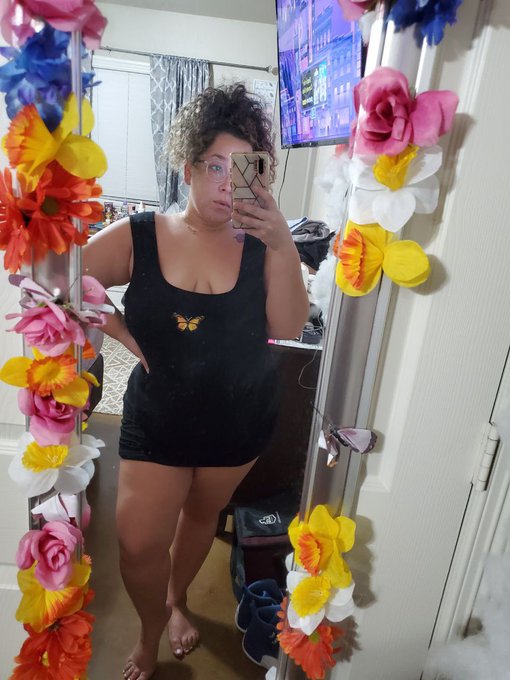 Yeah I don&rsquo;t go out on thanksgiving so here&rsquo;s my &ldquo;thanksgiving outfit&rdquo; 💋 https://t.co/raikWx9vpf<a href="/tag/newprofilepic"class="tags"><span>#newprofilepic</span></a>