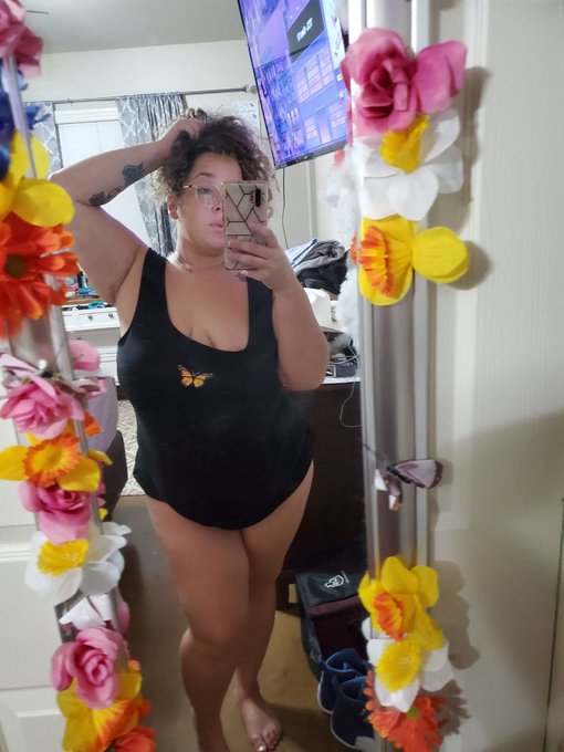 Yeah I don&rsquo;t go out on thanksgiving so here&rsquo;s my &ldquo;thanksgiving outfit&rdquo; 💋 https://t.co/raikWx9vpf<a href="/tag/newprofilepic"class="tags"><span>#newprofilepic</span></a>