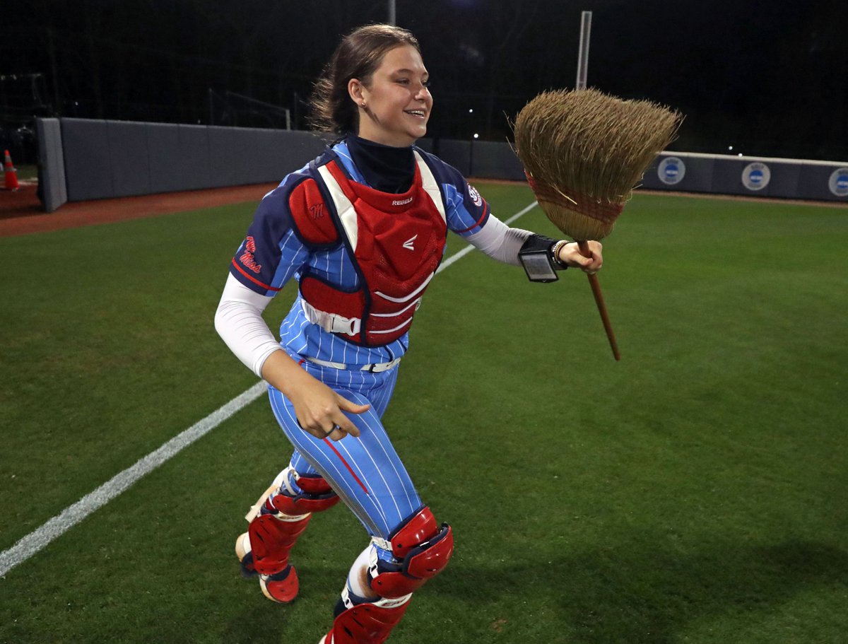 OleMissSoftball's tweet photo. Felt like a #ThrowbackThursday today, not sure why

#BeatState | #HottyToddy https://t.co/WQBr0HGbjn