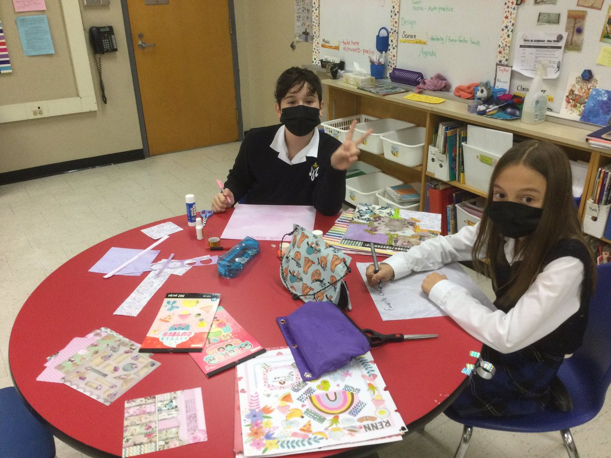 MsMatherHNMCS's tweet photo. Getting started with our new session of @hnmcs co-curricular. Middle school scrapbooking creating some lovely pages so far! https://t.co/09ytBKsBtC