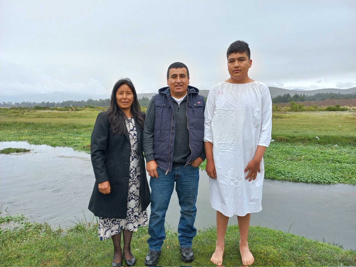 WitherQuispe's tweet photo. James hace tiempo decidio entregar su vida a Jesus, pero queria que su Padre estuviera presente. 
#Restaurados 
#DM_HuancayoChilca https://t.co/a3MXwA69wU