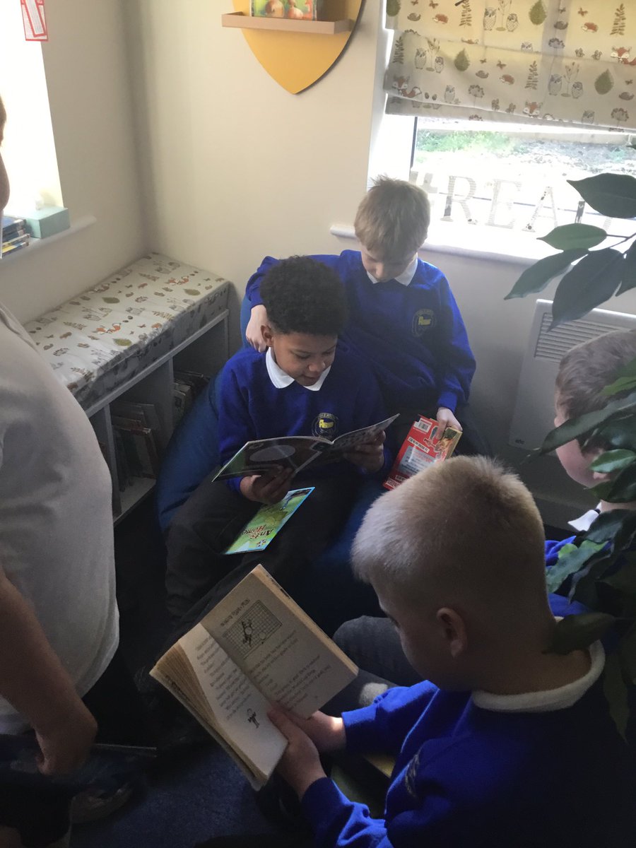 squirrels_class's tweet photo. It was the year 4’s turn to spend some time in the library today, it was lovely to see the children sharing their books with each other. #readingforpleasure https://t.co/D8U6bprQQ5