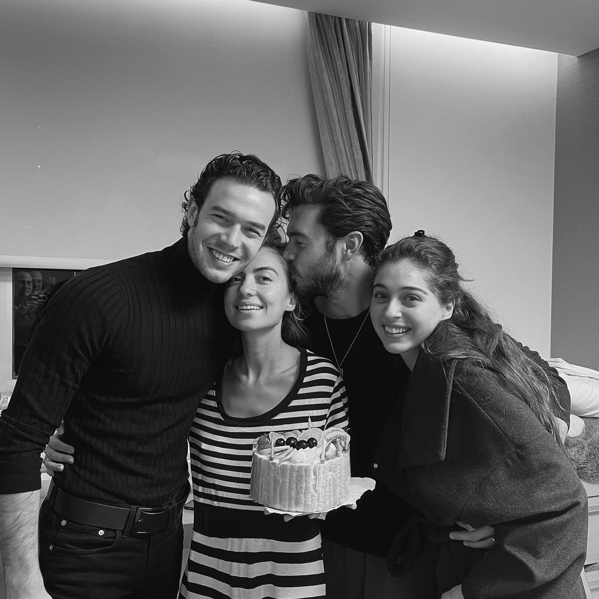 ismailege3's tweet photo. Sağlıkla huzurla gelsin yeni yaşım🎂 İyi dilekleriniz için teşekkürler, siz de iyi ki varsınız ⚡️ https://t.co/SS3lnIOx9T