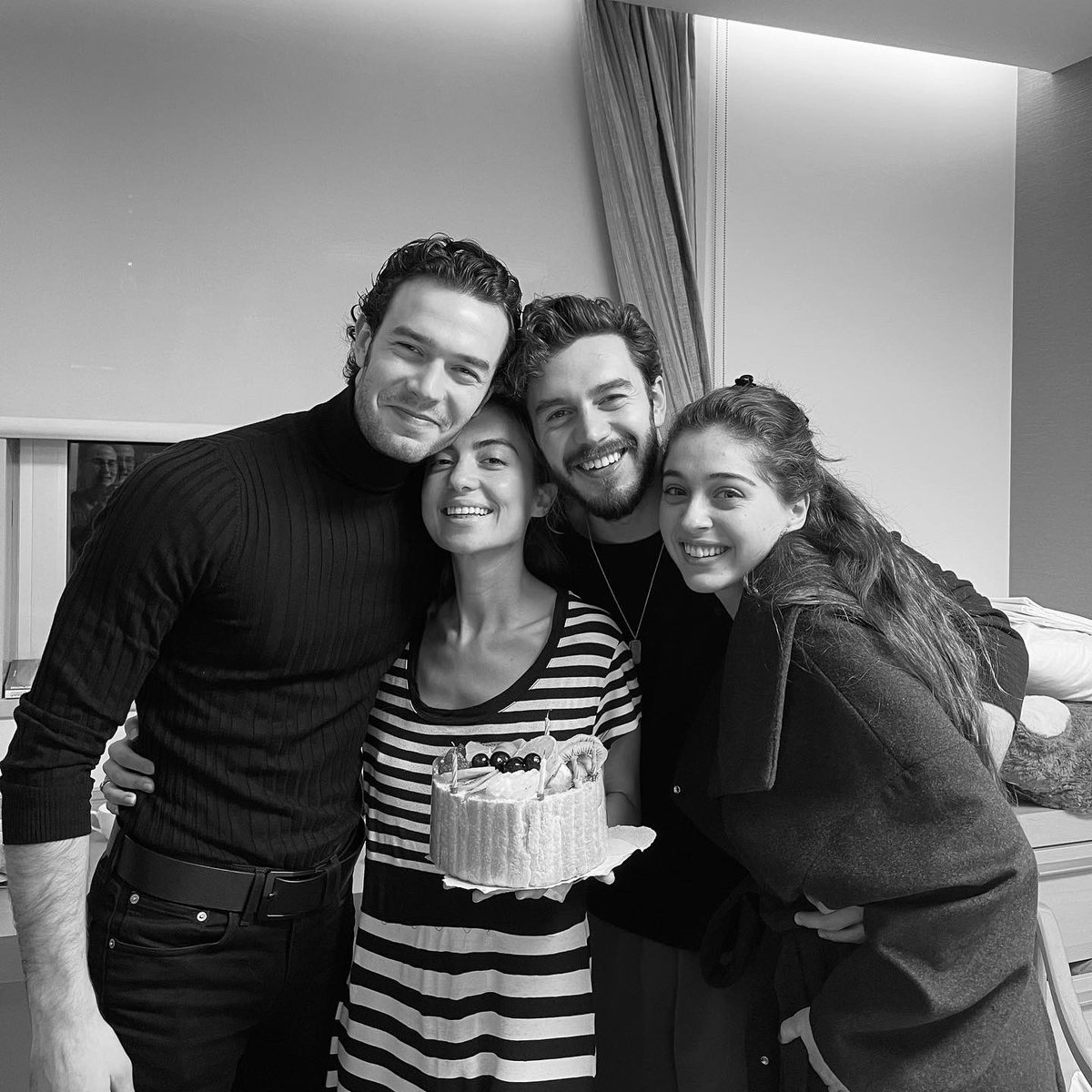 ismailege3's tweet photo. Sağlıkla huzurla gelsin yeni yaşım🎂 İyi dilekleriniz için teşekkürler, siz de iyi ki varsınız ⚡️ https://t.co/SS3lnIOx9T