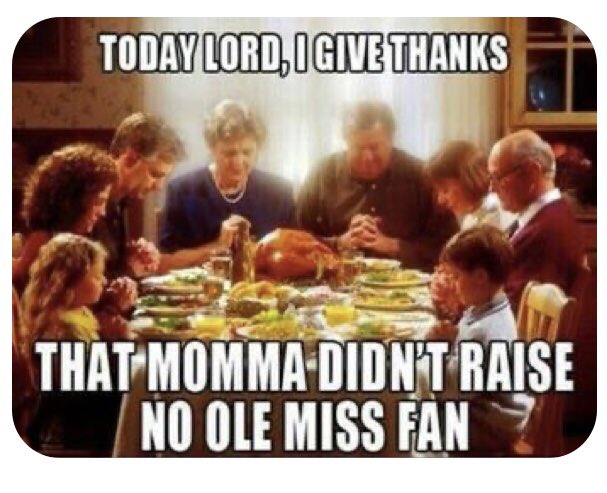 AllyCulver's tweet photo. GO DAWGS 🐾🐾 https://t.co/EFFPPQNhGy