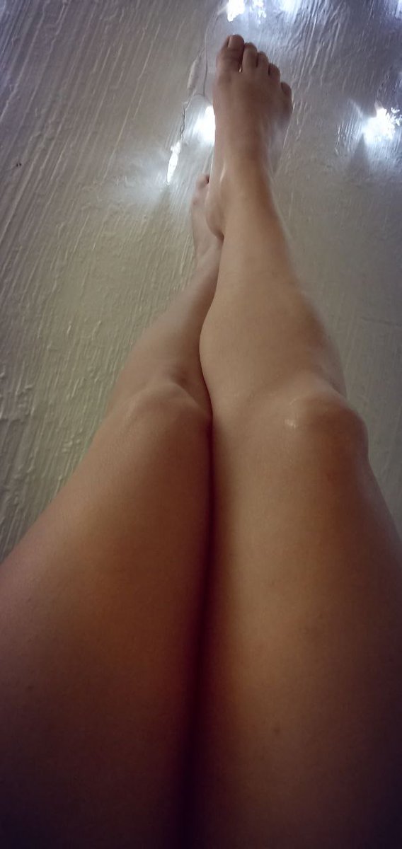 CleavageCrumbs's tweet photo. Okay, here is my contribution to #ThanksgivingThighs https://t.co/B7kgYT0m5G