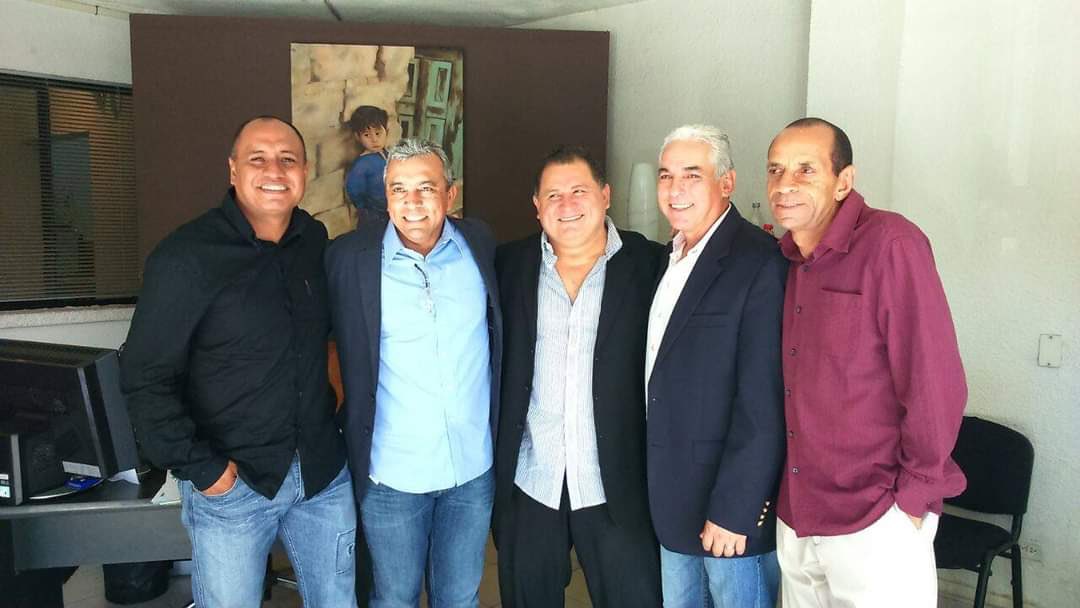hectorbecerrab's tweet photo. Grandes amigos en el fútbol https://t.co/Fg7fyDXeAa