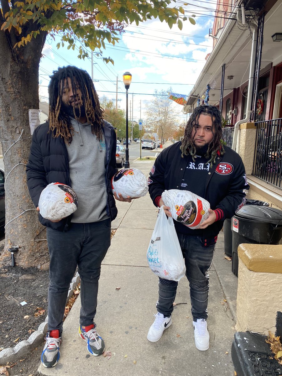 kingjulz_nsp's tweet photo. Happy Thanksgiving the Norfside way 🤘🏻 https://t.co/kYMsbSijJg