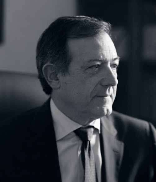 ClementiF's tweet photo. Ci ha appena lasciato un Maestro del diritto, il Prof. Beniamino Caravita, lasciando un vuoto grande quanto la sua passione per lo studio, per la vita e per i progetti dei giovani.
Mancherà moltissimo agli studiosi e al Paese, del quale è stato attento servitore in più occasioni. https://t.co/y5yrgo2Svq