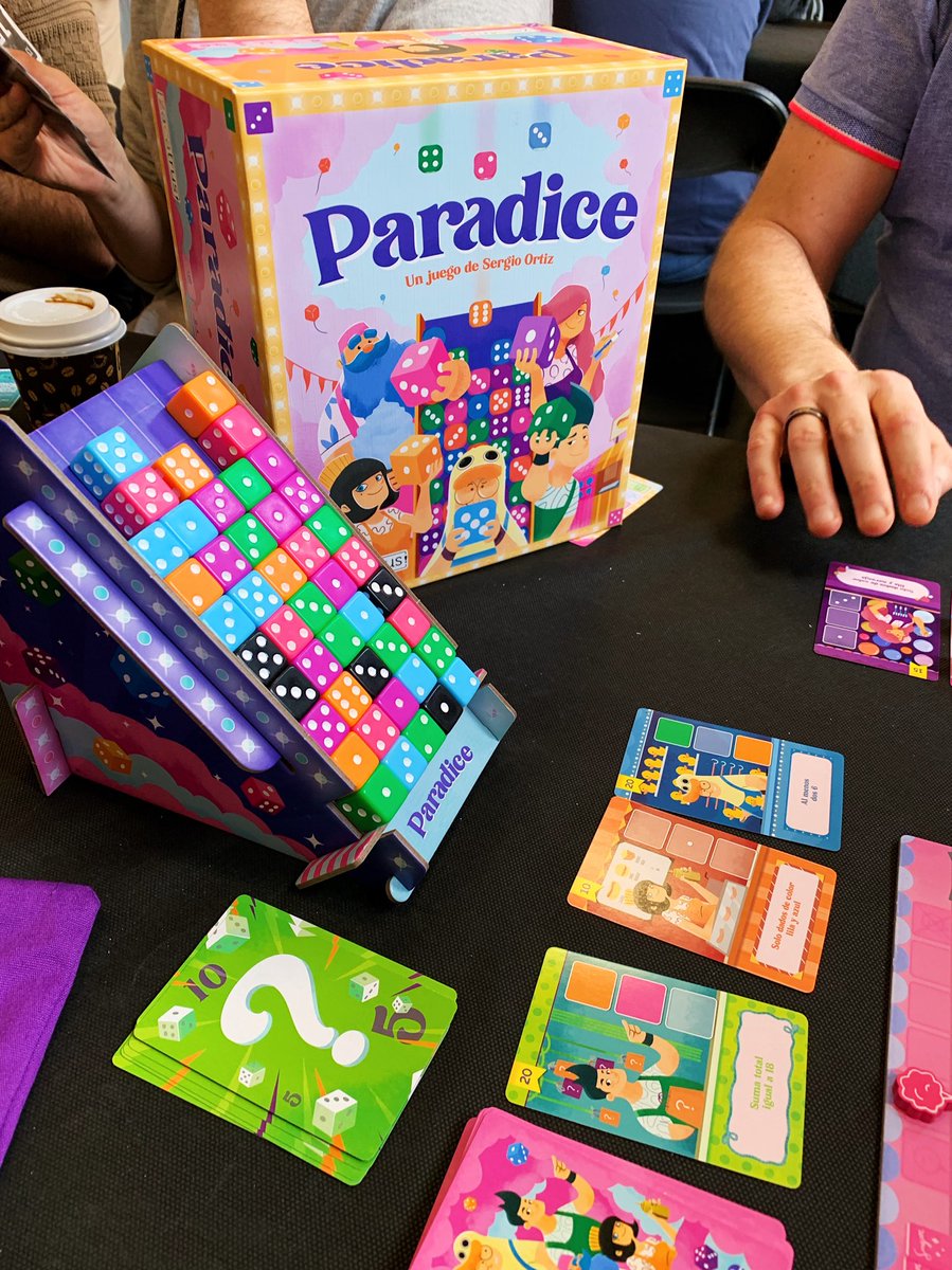 El fin de semana pasado hicimos dos demos en EXCLUSIVA en el @DAUBarcelona con grandes amigos y el resultado fue… ¡INCREÍBLE! Paradice gustó tanto por su aspecto como por sus mecánicas 🤩🥳 ¿A ti qué te parece? 😏😋 #zacatrus #bgg #paradice #juegodemesa #boardgames