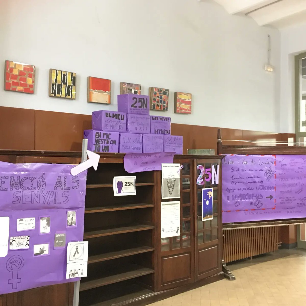 insmtarradell's tweet photo. Avui #25n ens sumem a la protesta del Dia Internacional contra la violència masclista. L'alumnat ha estat molt implicat, aquí us deixem una mostra d'algunes accions realitzades #insmt #instarradell https://t.co/p0FJoffUOV