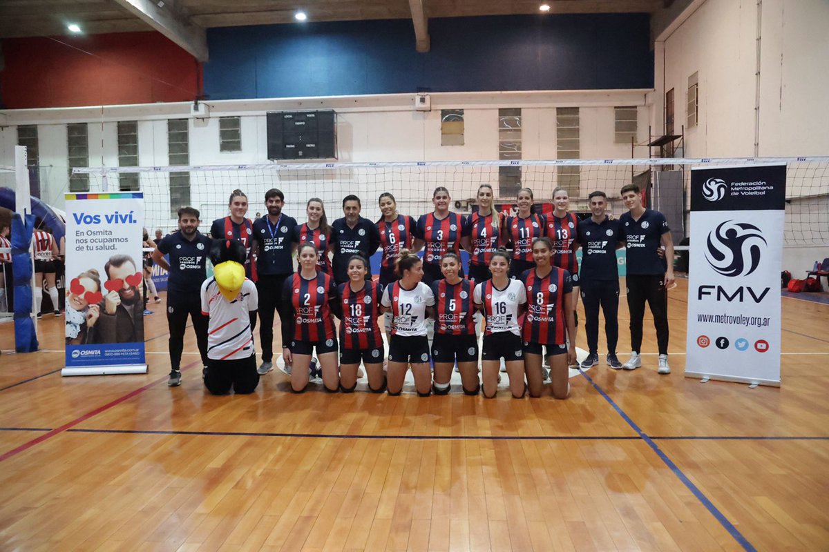 CASLAVoley's tweet photo. Gracias a cada hincha, ayer no se pudo,  felicitamos a  @EdelpVoley y les deseamos un gran certamen.
Acompañaremos el #OsmitaSuper8 y a @metrovoley agradecidas por apostar al voley femenino.
Desde hoy enfocadas en la Semifinal Metropolitana
Vamos por más💙♥️

#VamosLasMatadoras https://t.co/AJHIKNaGF4