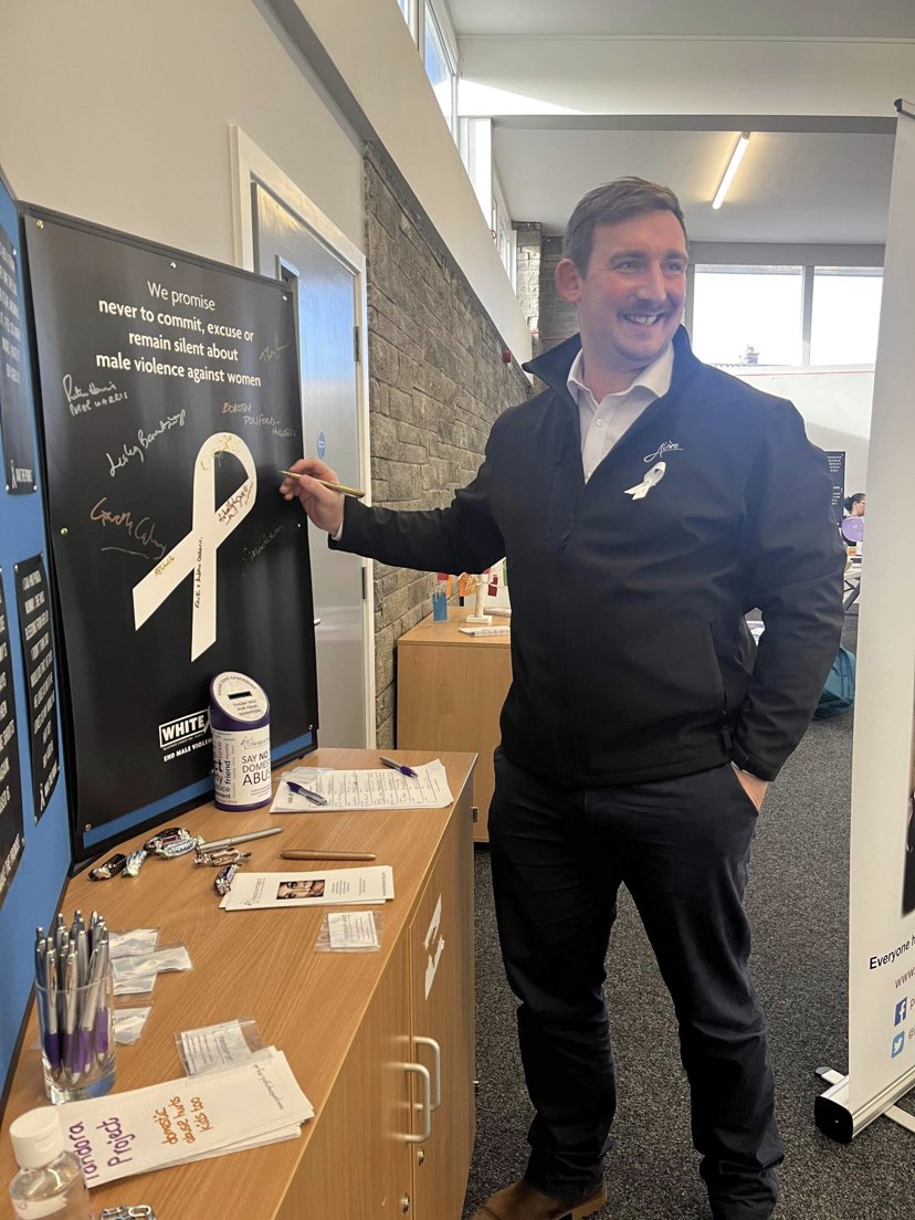 AliveActiveCom's tweet image. Proud to have attended the @PandoraProjectN event at the @freebridge @DiscoveryCentr3 and signed the pledge for White Ribbon Day. Still time to go today if you haven’t already #makethepromise #whiteribbonday #togetherwecan