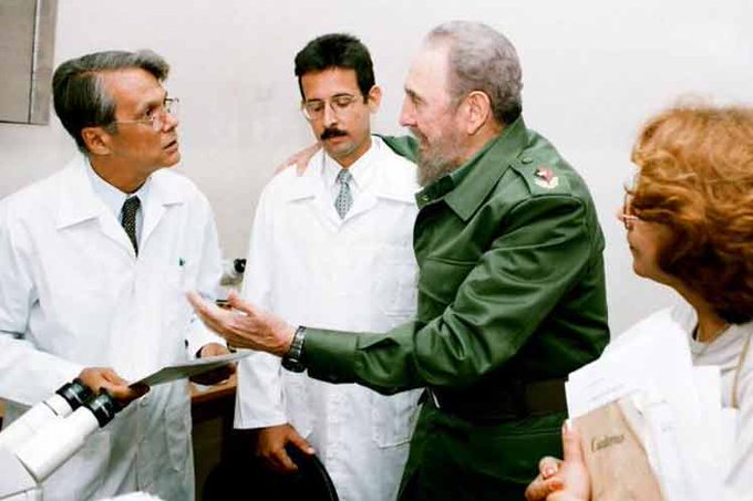 AnaEstherRosal1's tweet photo. #Cuba, los Colaboradores de la Misión Médica Cubana y el mundo, hoy rinde tributo al líder histórico de la Revolución cubana, al líder de lo humildes Fidel!

#FidelYLaColaboración #FidelPorSiempre #FidelVive  #CubaVive 

@cubacooperaven
 @cubacolabora
@CatProgreso @LexanRey https://t.co/W3pXVcUAd6