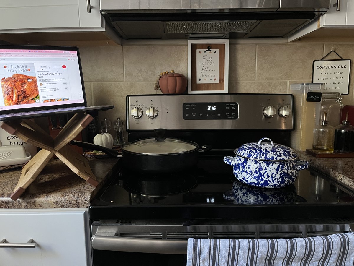 Wishing everyone a Happy Thanksgiving! Who's using the X-Stand to hold Pinterest recipes today? (We know our Owner @jencoleict is!) 

#xstandlife #happythanksgiving #letsfeast #standingdesk