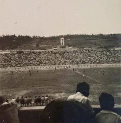 quito_antano's tweet photo. El 25 de noviembre de 1951 se inauguró el 🏟️#OlímpicoAtahualpa de #Quito. Escenario deportivo llenó de historia. En este lugar #Ecuador logró clasificar su primer Mundial; #Pelé jugó con el Santos ante Aucas en 1960; #Maradona presente como jugador y DT. ¿Ustedes qué recuerdan? https://t.co/IjYrtYiWxA