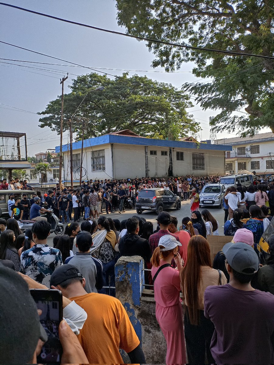 dimapur24x7's tweet photo. #Nagaland : On 25th NOV Students from various colleges in Dimapur came together at Deputy
Commissioner Office Dimapur to protest against offline examinations. 
@dpradhanbjp @AlongImna @KtSukhalu @NagalandUniv
@PIBKohima @MYGIV @dipr_nagaland #protestagainstofflineexam https://t.co/jgQfq36MtZ