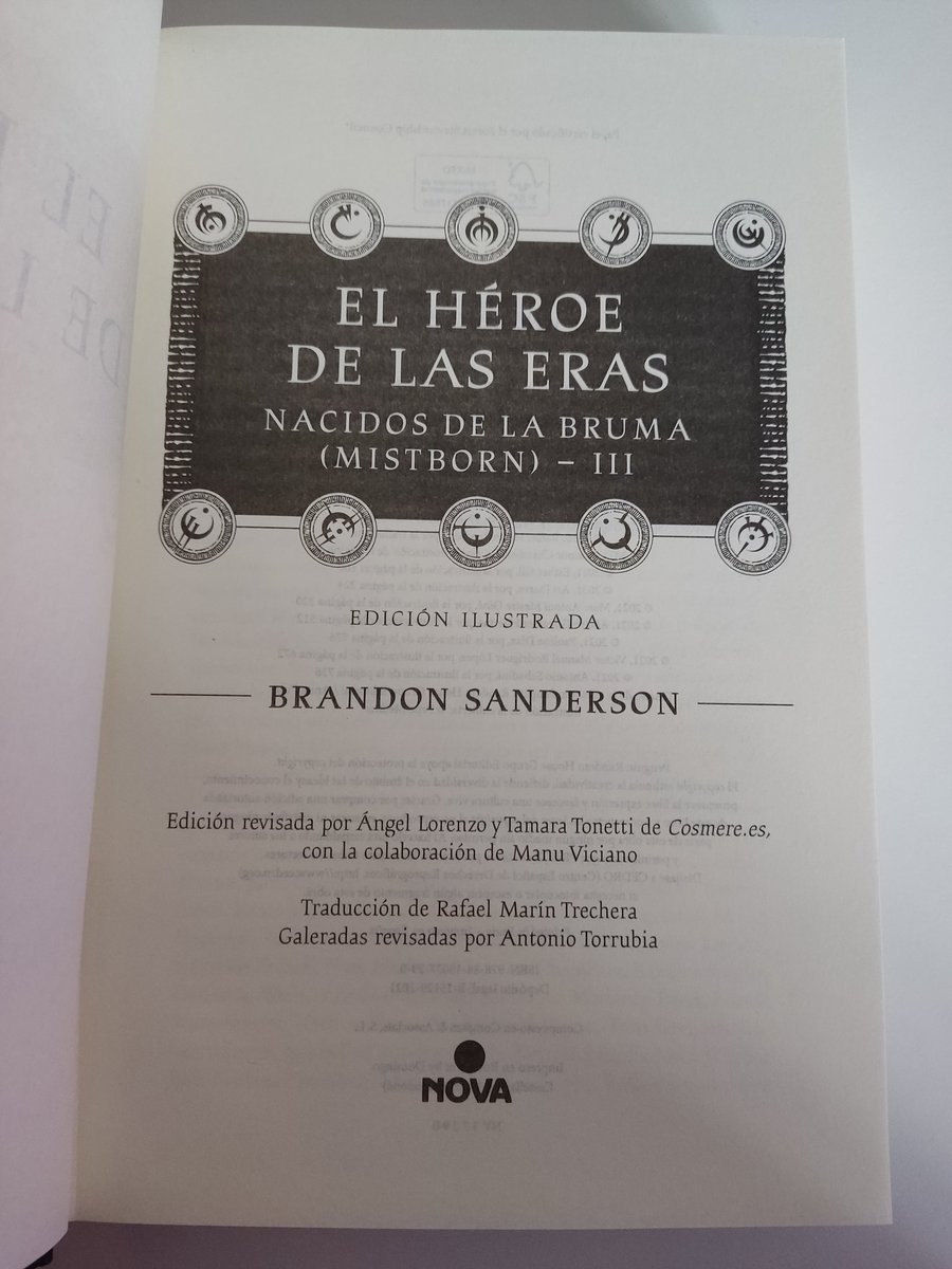carolmola's tweet photo. Mirad lo que tengo aquí para enseñaros en el directo 😍

El héroe de las eras llega hoy a las librerías finalizando la edición ilustrada de Nacidos de la bruma. Las ilustraciones de este son mis favoritas 💕

#MistbornIlustrado https://t.co/p618DmEX6Q