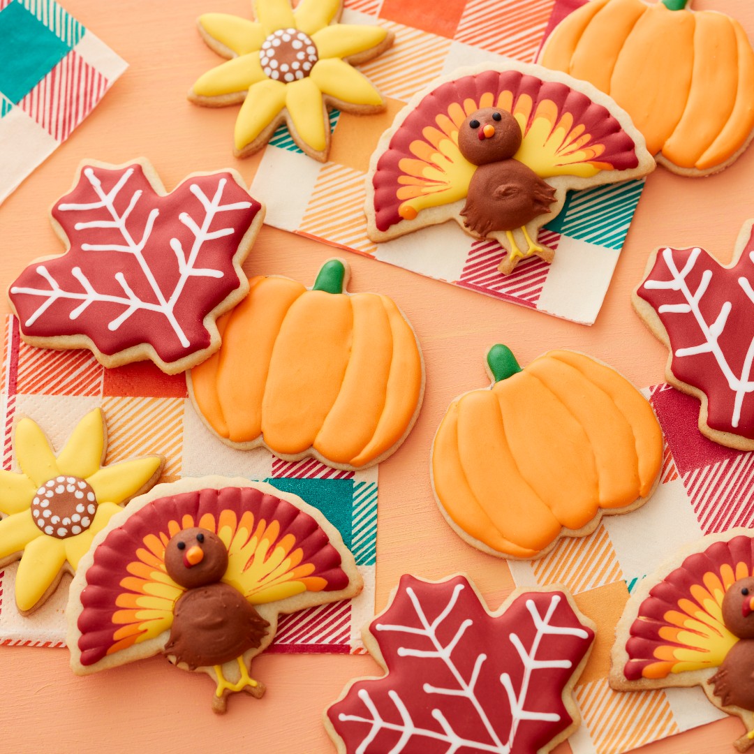 Happy Thanksgiving! We are so thankful for our baking and decorating community.  What are you thankful for today? #wiltoncakes