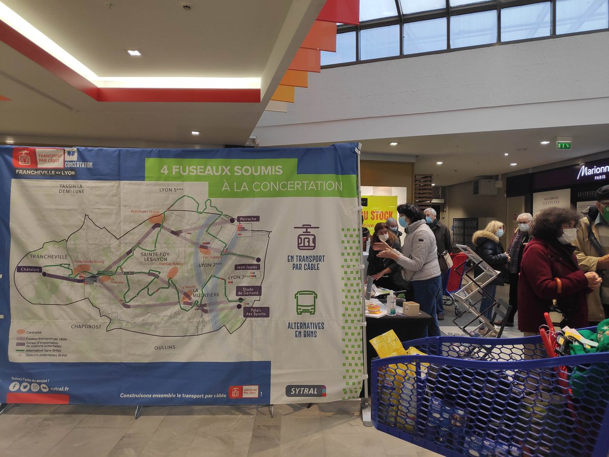 MonFrancheville's tweet photo. Le @SYTRAL_RHONE tient son stand d informations sur le transport par câble dans la galerie marchande de Carrefour jusqu'à 18h. C est le moment de venir poser vos questions aux spécialistes du SYTRAL. #lyon #transportparcable #metropolelyon https://t.co/0hqJVeRNgR