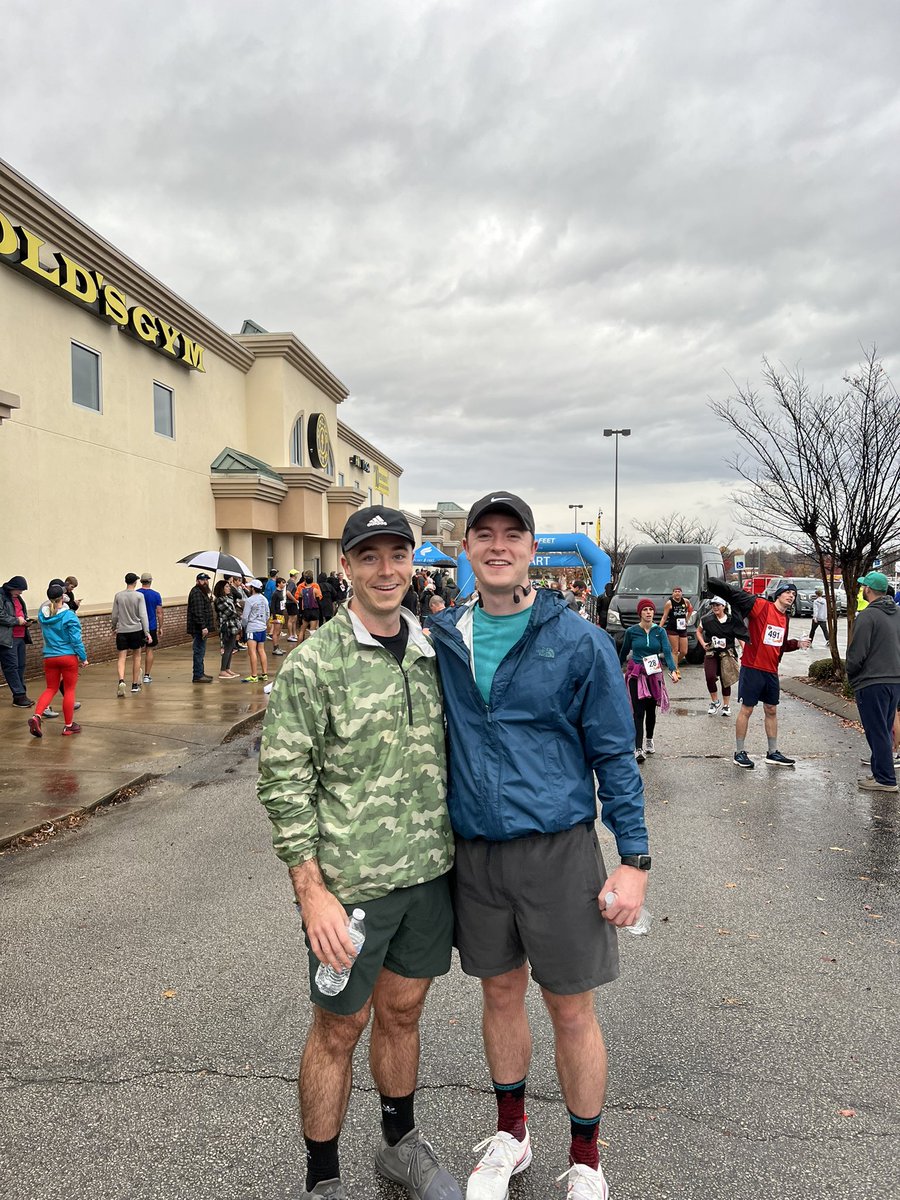 mds_md23's tweet photo. Thankful for a brother to sign me up for a Turkey Day 5k in the rain 💪 https://t.co/a0nY78eheD