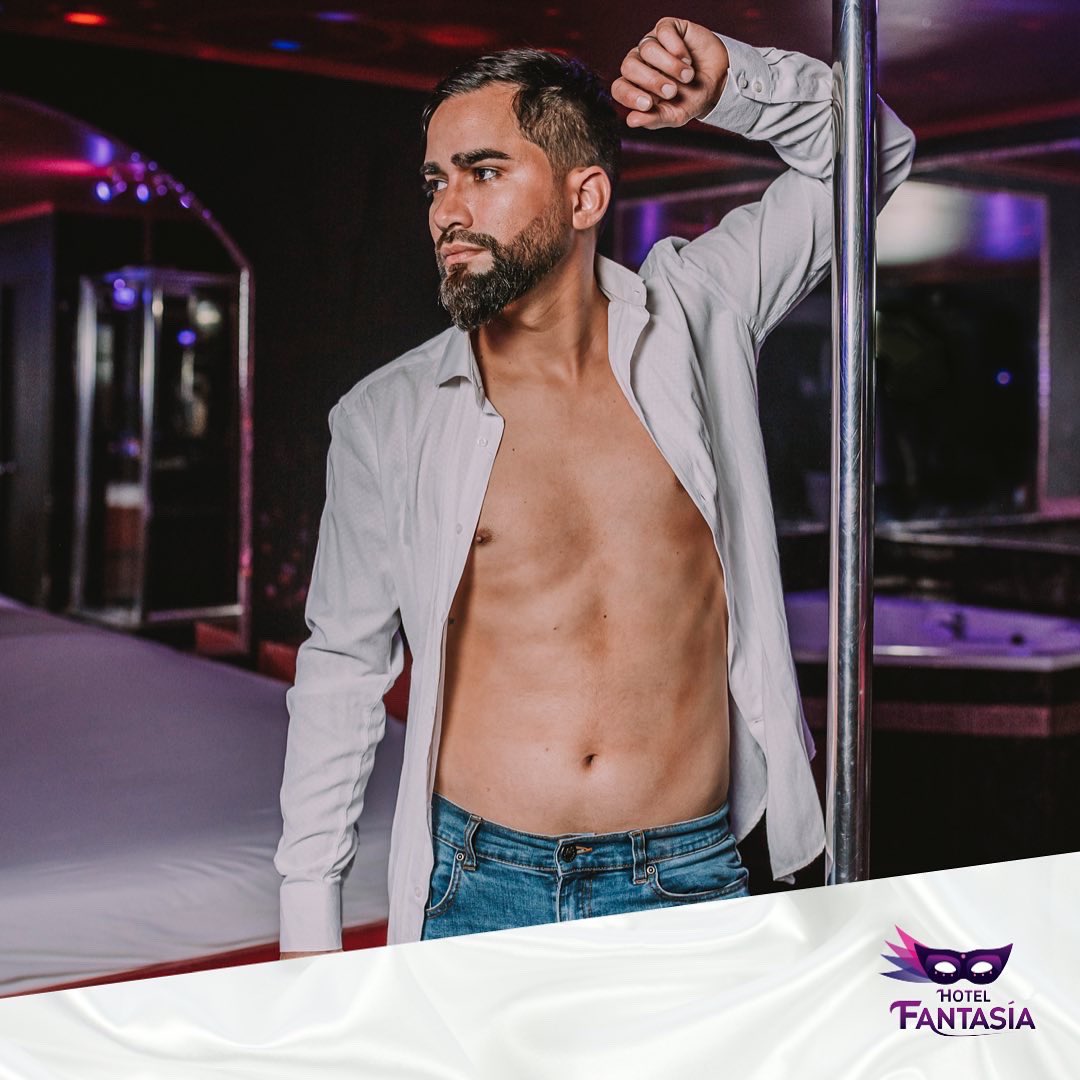 hotelfantasials's tweet photo. ¿Nos vamos a la suite Placer Night Club? 🥵🔥

Envía #Fantasía al WhatsApp +569 5423 5352 y participarás de concursos y descuentos 📲

Atendemos TODOS LOS DÍAS 24 HORAS
Con todos los protocolos COVID ✔️ https://t.co/5lesavJu8m