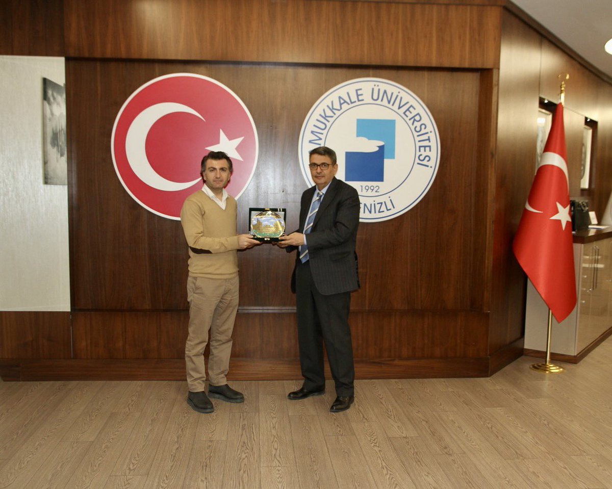 Üniversitemiz Uygulamalı Bilimler Fakültesi Sermaye Piyasası Bölümü’nde görev yapan ve kısa bir süre önce Ankara Yıldırım Beyazit Üniversitesi’ne geçiş yapan Dr. Öğr. Üyesi Abdulhamit KÜÇÜKASLAN, Rektörümüz Prof. Dr. Ahmet Kutluhan’a veda ziyaretinde bulundu.
