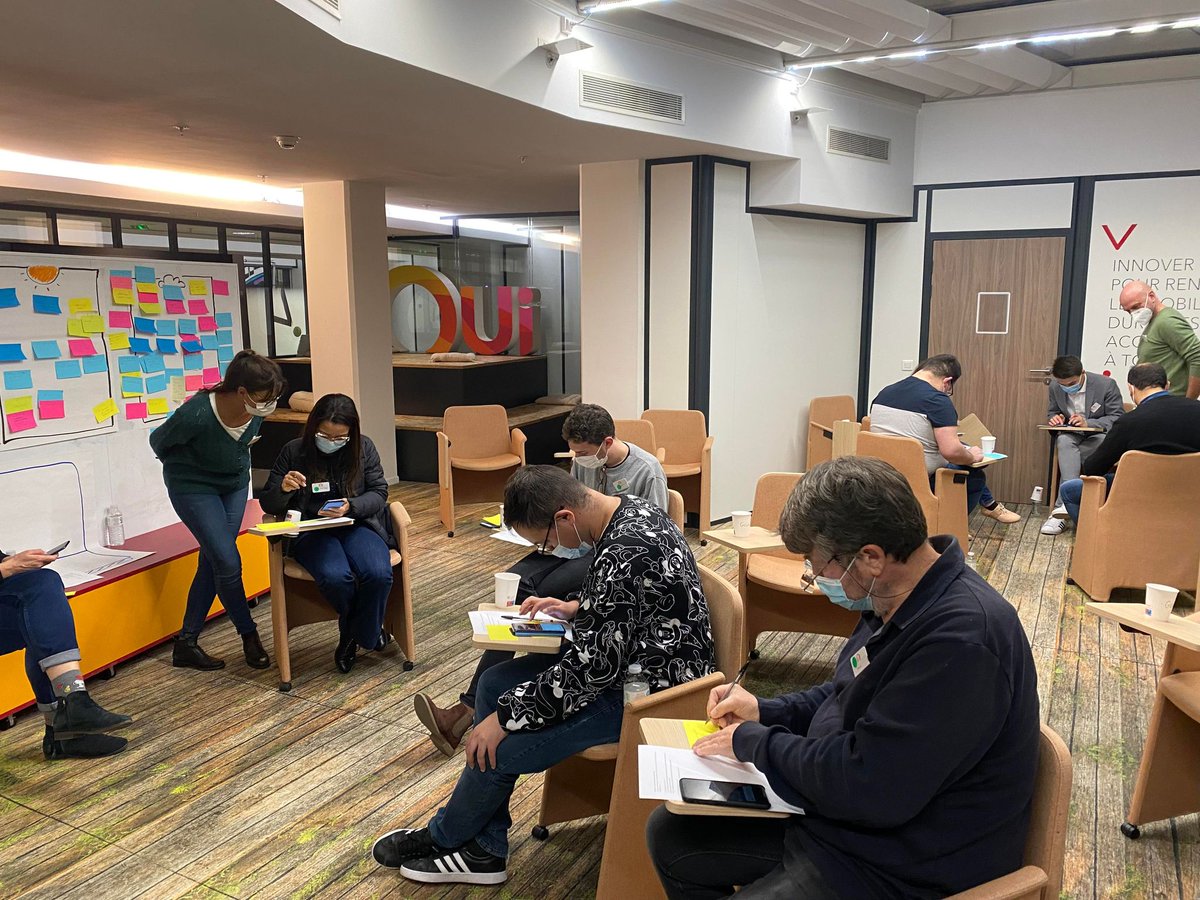 SNCFConnectTech's tweet photo. La #coconstruction en images ! 
Retour sur notre atelier #Loveteam : merci à la 15-aine de clients de notre communauté #OUITalk qui ont testé en avant-première la version bêta de nos futurs site&amp;appli #SNCFConnect.
Au programme : échanges, retours d'expérience et parcours client https://t.co/7opC8YehGS